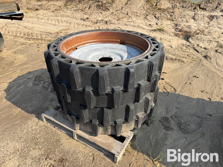 valley-revolution-47x15-airless-pivot-tires-image-1
