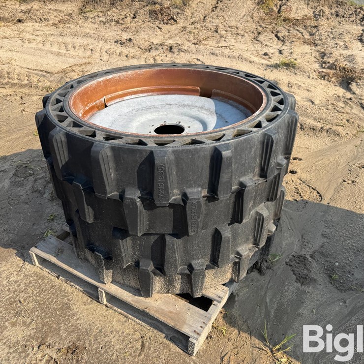 Valley Revolution 47x15 Airless Pivot Tires
