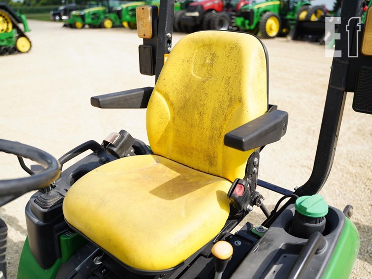 2019-john-deere-1025r-image-23
