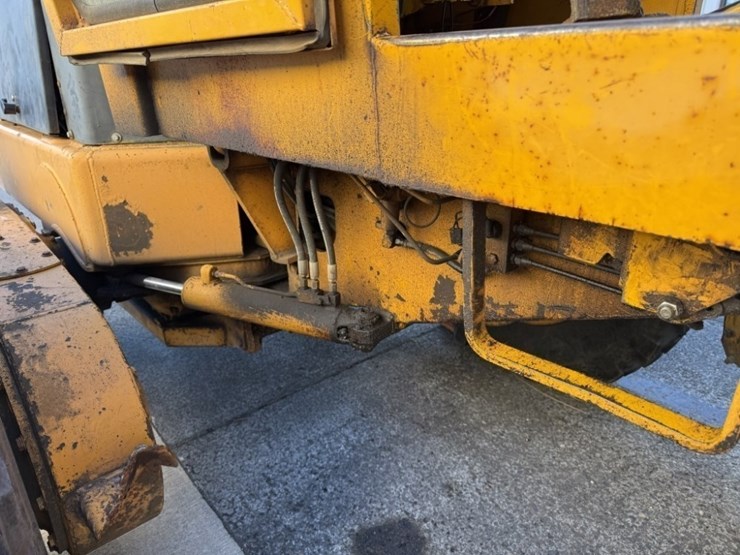 1974-deere-570a-image-19
