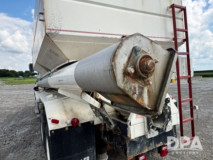 2005-sterling-dry-tender-truck-(gp11242,-unit-111565)-image-42
