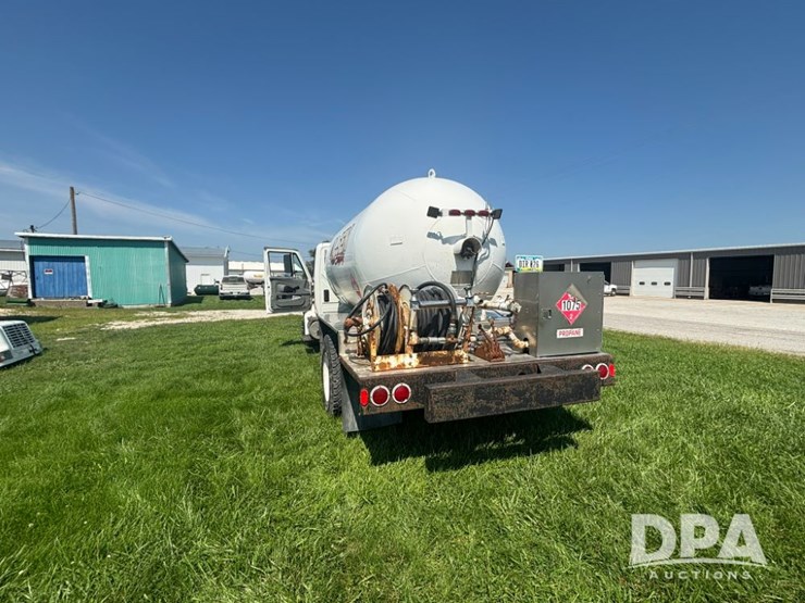 2004-international-harvestor-1954d-image-6