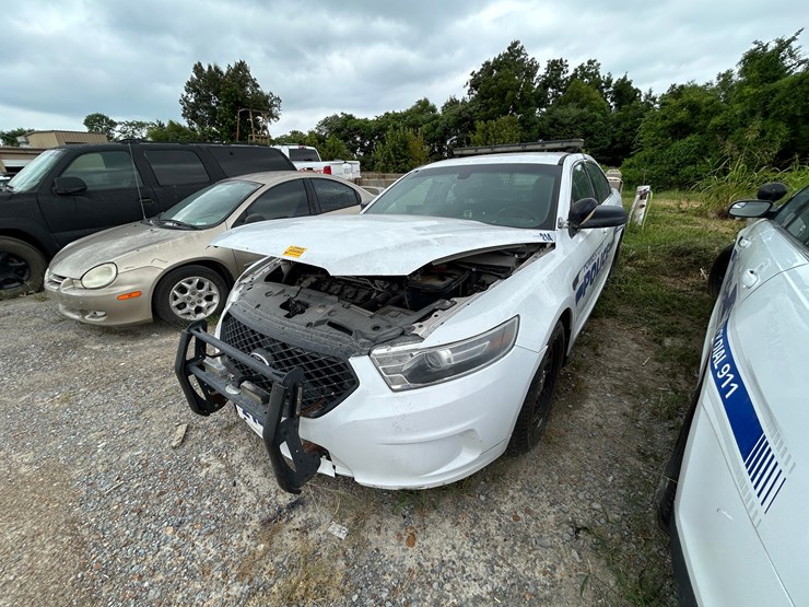 #59-•-#25945-•-inop-2016-ford-taurus-awd-sedan-vin:-1fahp2mk5gg105516-image-1