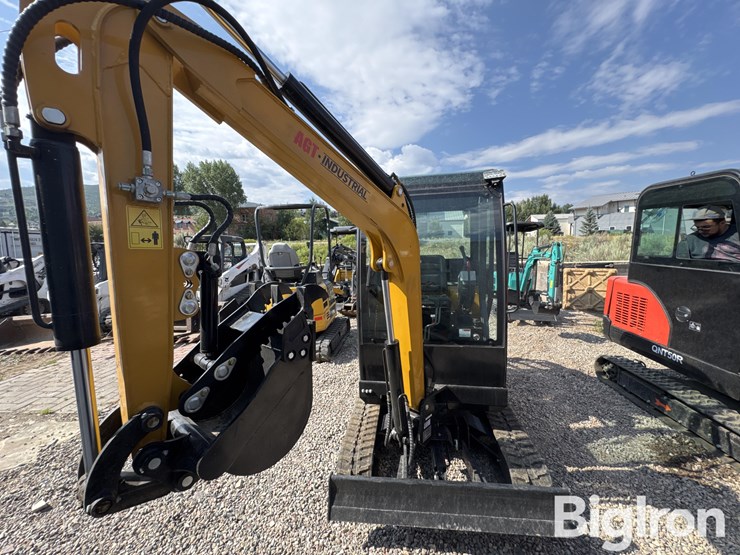 2025-agt-qnt30-mini-excavator-image-2