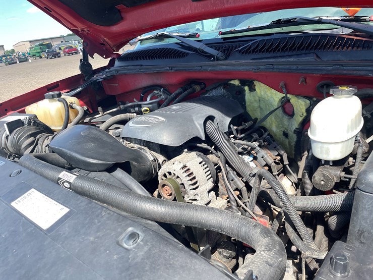 2004-chevrolet-silverado-3500-image-13