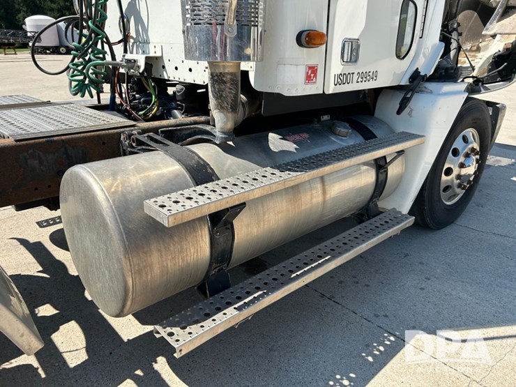 2004-freightliner-columbia-day-cab-truck-(cp0611,-unit-4014)-image-31