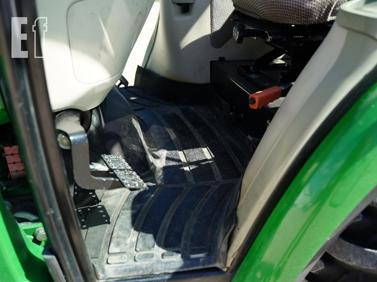 2014-john-deere-3033r-image-28
