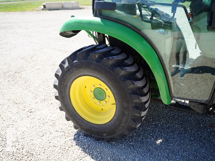 2014-john-deere-3033r-image-21
