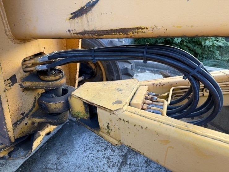 1974-deere-570a-image-23