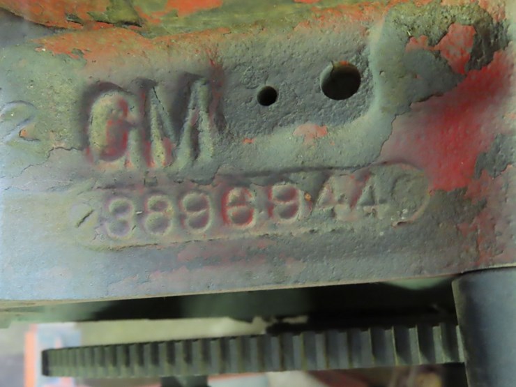 1967-chevrolet-283-motor-on-stand-image-3