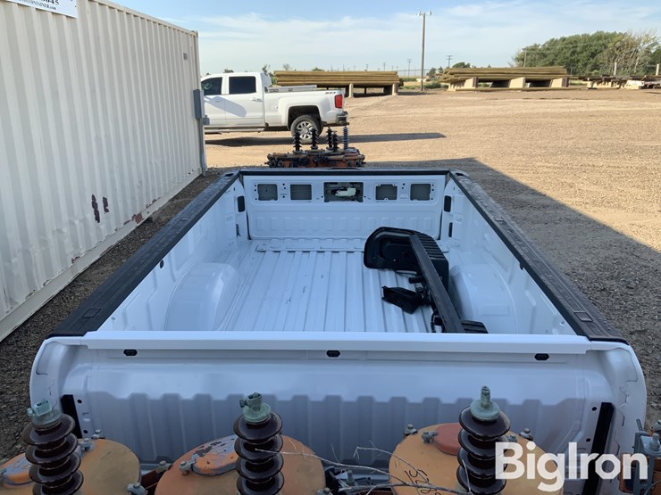 2020-chevrolet-8'-pickup-box-image-6