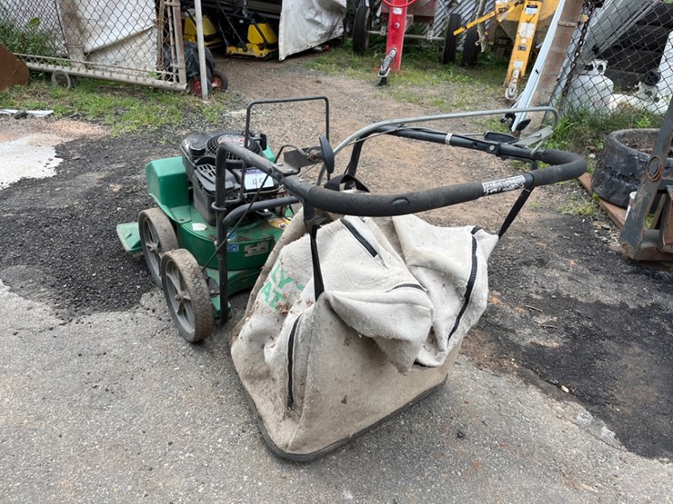 billy-goat-kd512sp-self-propelled-gas-lawn-vacuum-image-3