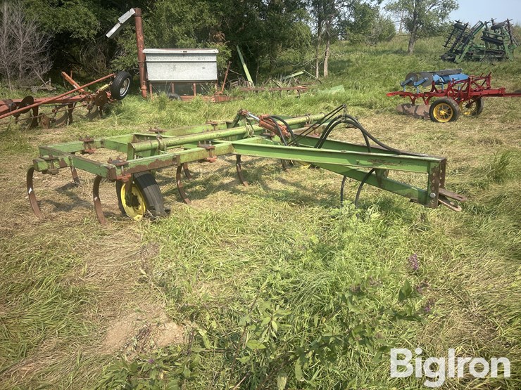 john-deere-100-image-1