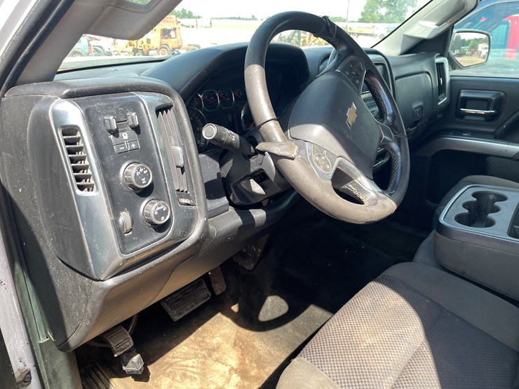 2015-chevrolet-silverado-2500-image-32