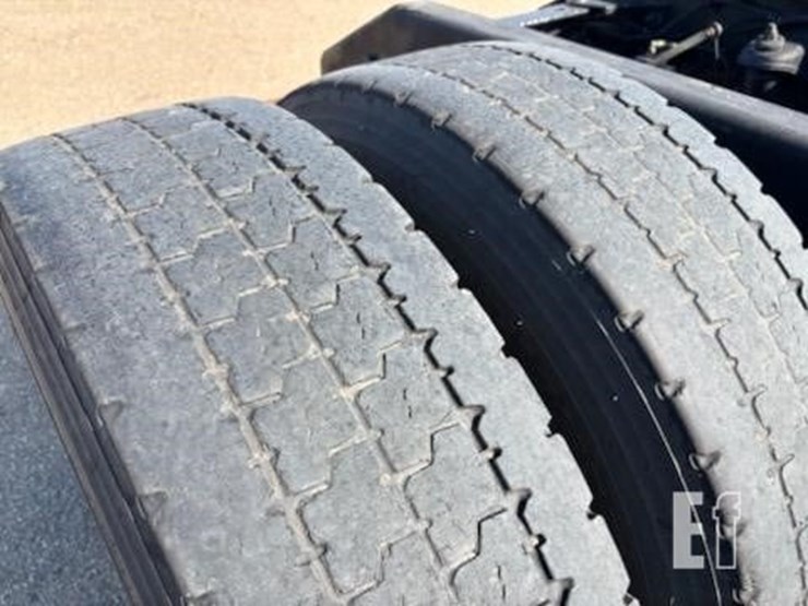 2016-kenworth-t880-image-14