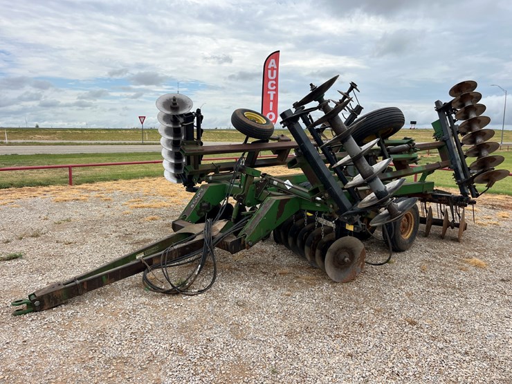 1989-john-deere-630-image-1