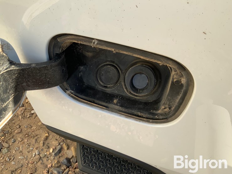 2020-chevrolet-8'-pickup-box-image-9