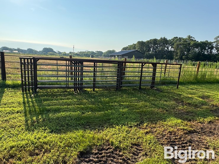 freestanding-panels-w/gate-image-2