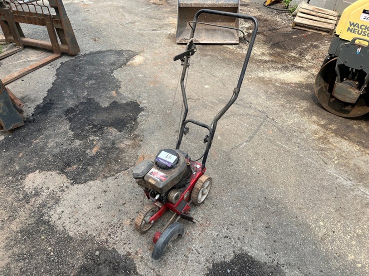 yard-machines-9"-dual-blade-gas-edger-image-2