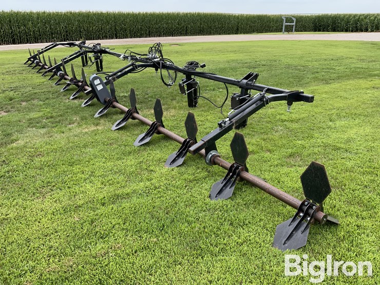 2019-john-deere-16-image-1