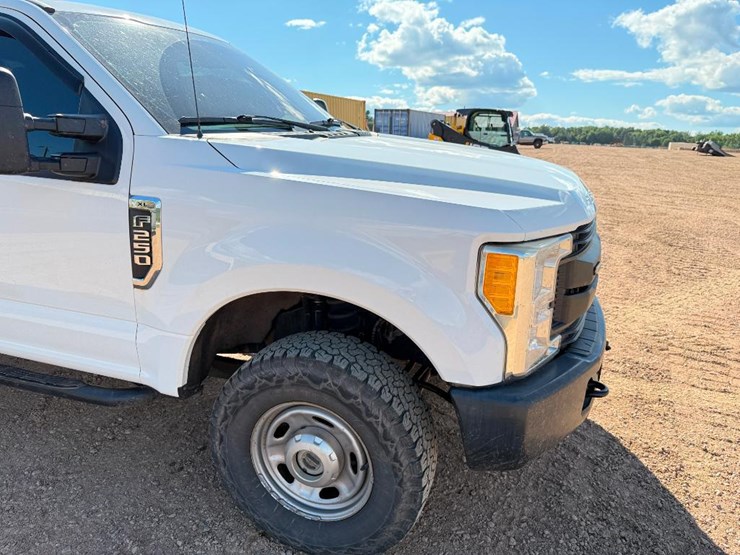 2017-ford-f250-xl-image-13