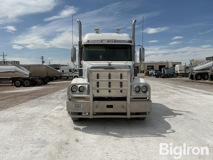 2015-freightliner-coronado-132-image-2