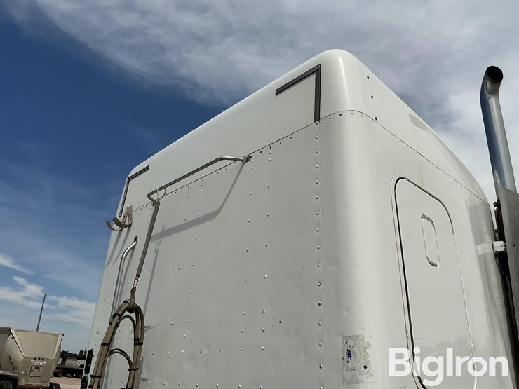 2015-freightliner-coronado-132-image-13