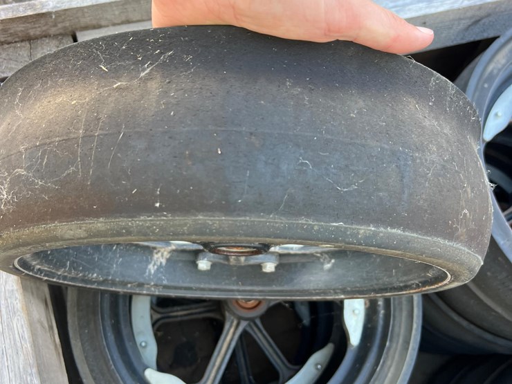 planter-gauge-wheels-image-3