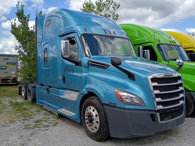 2020-freightliner-cascadia-126-image-1