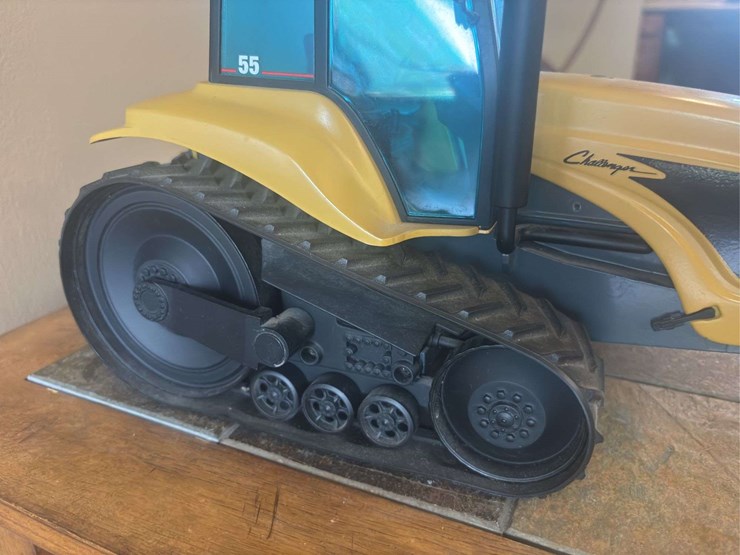 caterpillar-16-image-8