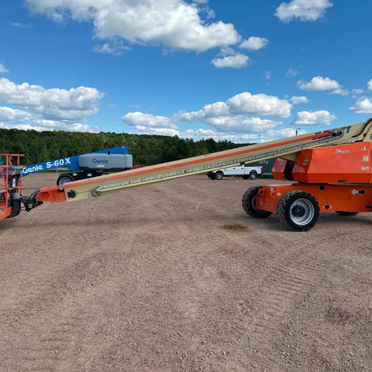 2014 JLG 800S