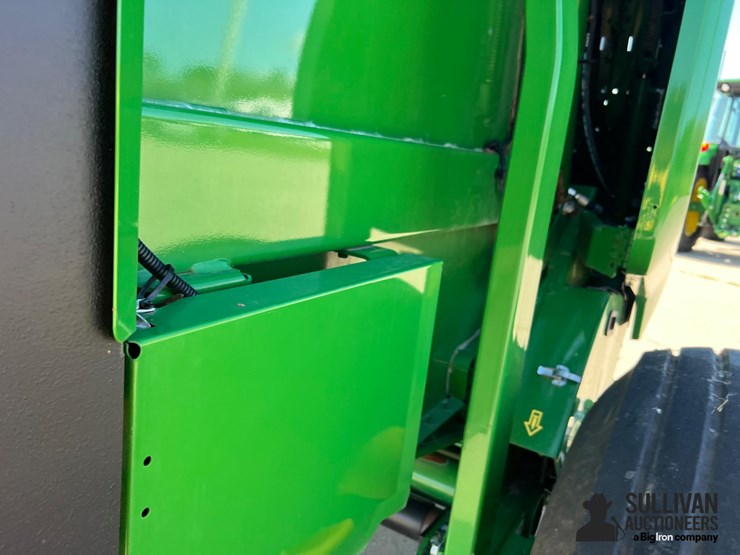 2023-john-deere-560m-image-18