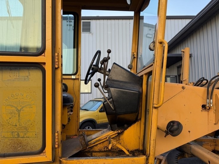 1974-deere-570a-image-14
