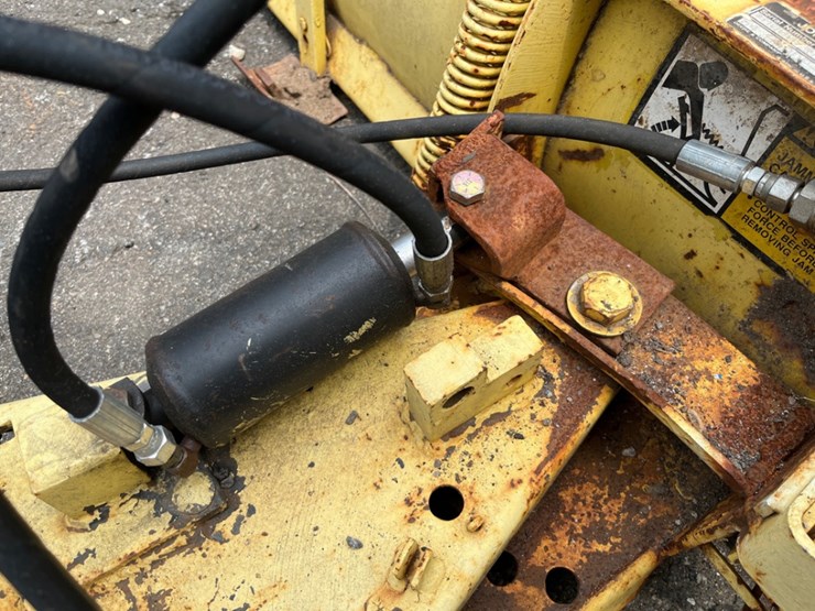 john-deere-300-image-3