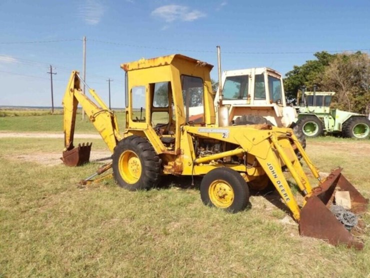 john-deere-300-image-1