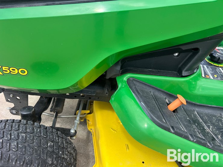 2018-john-deere-x590-image-11