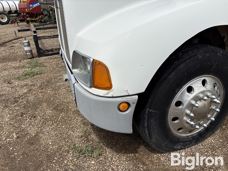 2000-kenworth-t300-image-9