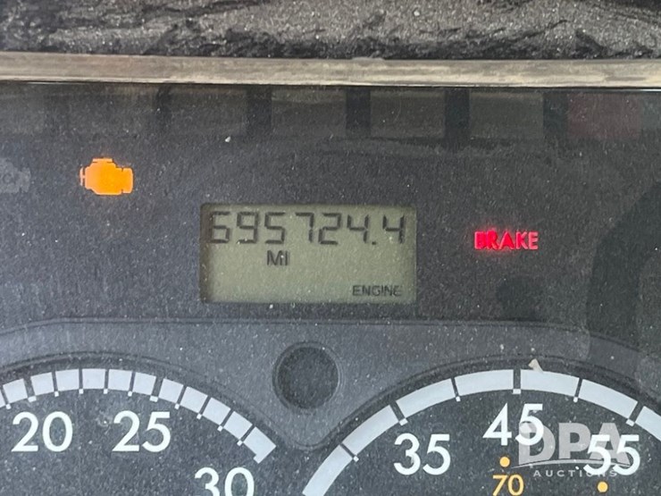 2013-freightliner-cascadia-day-cab-truck-(jn2570,-unit-4038)-image-64