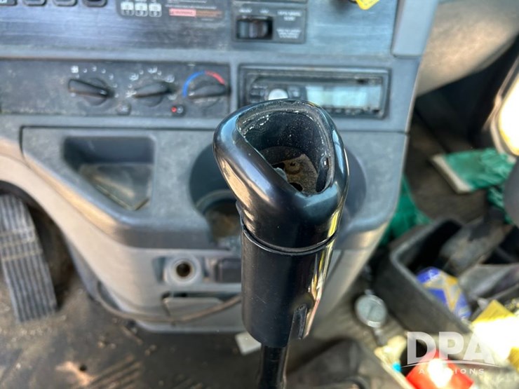 2004-freightliner-columbia-day-cab-truck-(cp0611,-unit-4014)-image-48
