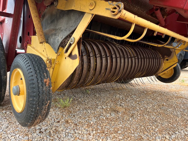 new-holland-660-image-7
