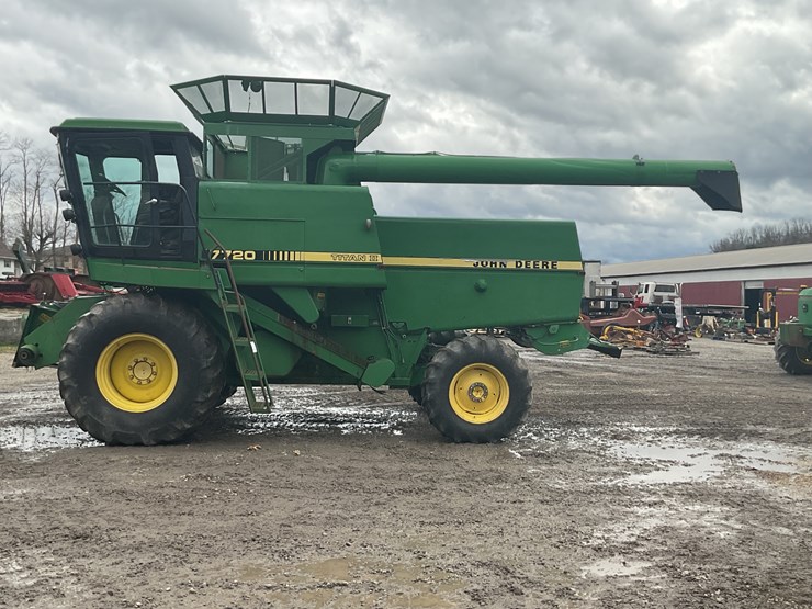 2018-john-deere-7720-titan-ii-image-1