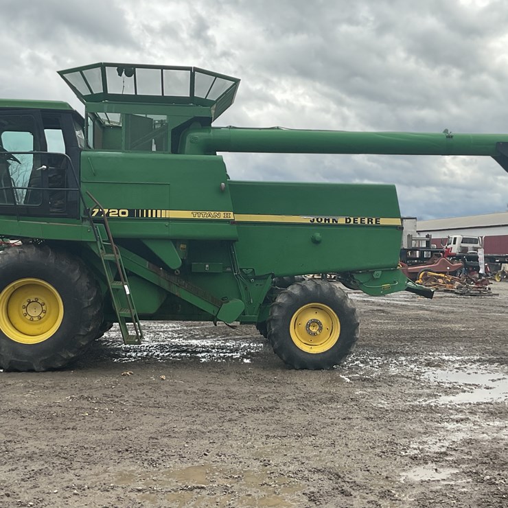 2018 JOHN DEERE 7720 TITAN II