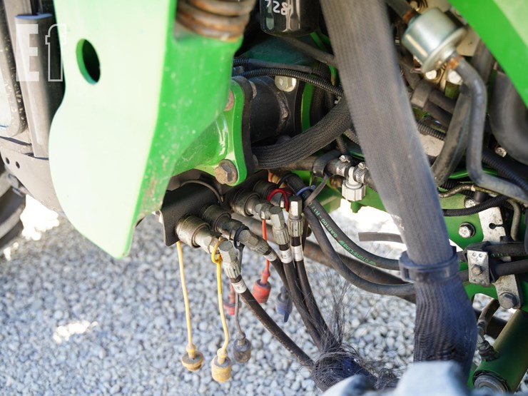 2014-john-deere-3033r-image-18