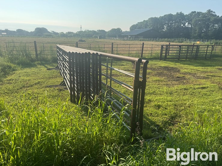 freestanding-panels-w/gate-image-4