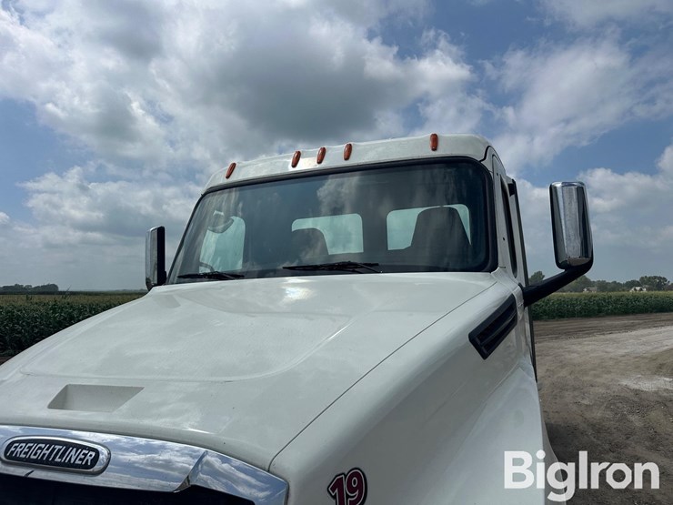 2019-freightliner-cascadia-126-image-17