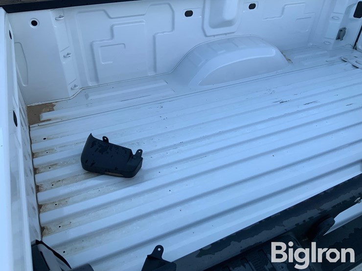 2020-chevrolet-8'-pickup-box-image-12