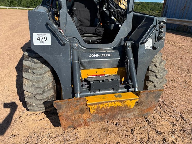 2022-deere-320g-image-12