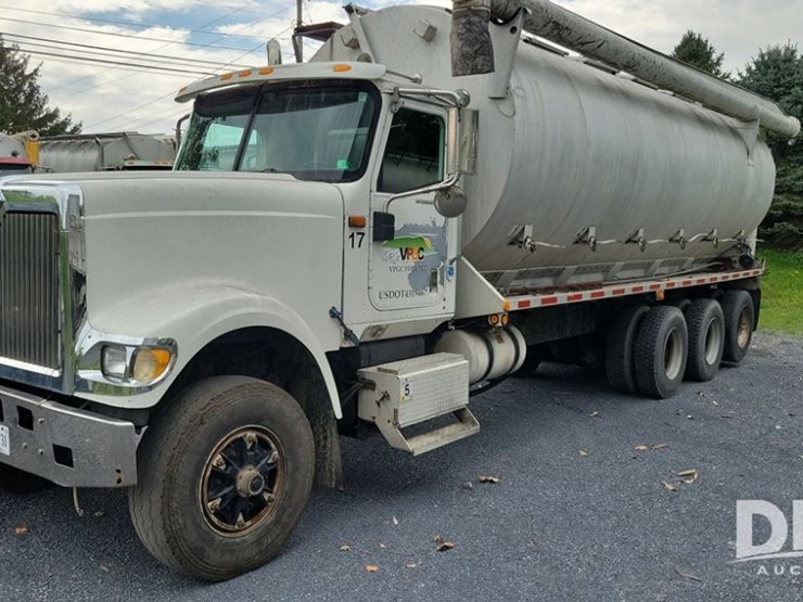 2002-international-5900i-feed-truck-(dr11998-unit-17)-image-2