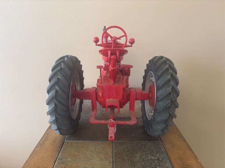 1/8-farmall-m-image-4