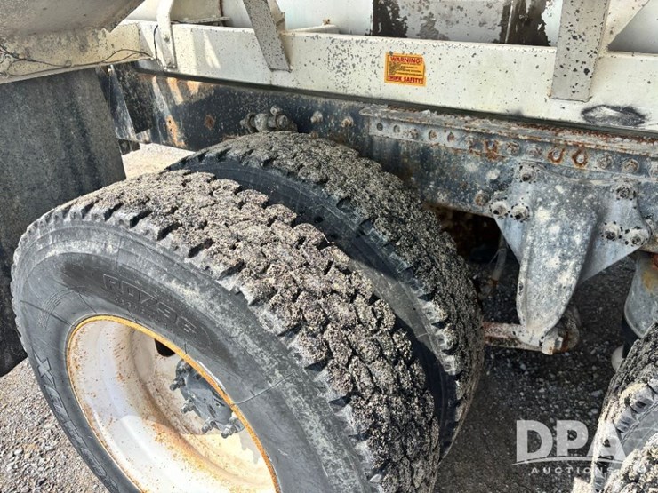 2005-sterling-dry-tender-truck-(gp11242,-unit-111565)-image-52